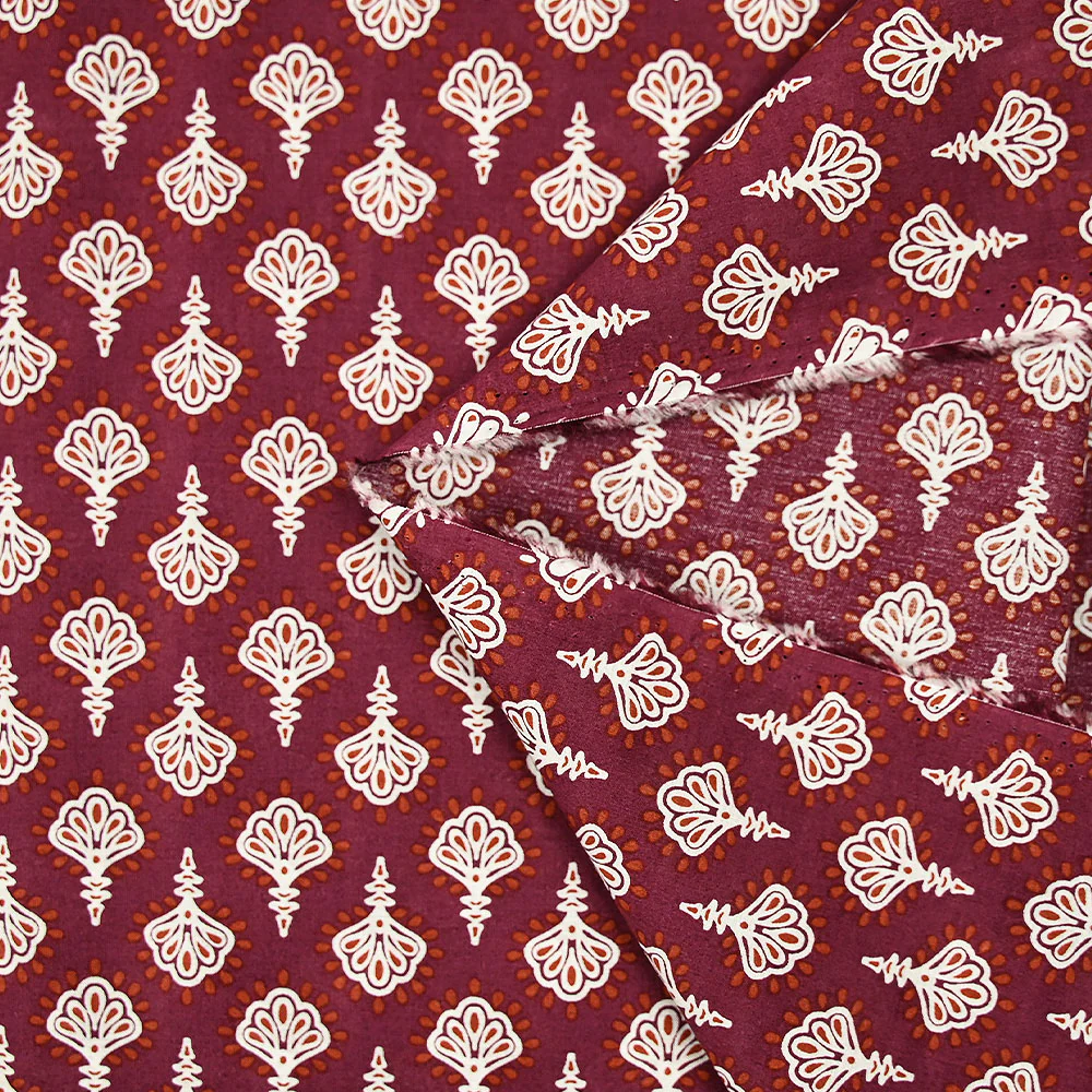 Coton indien imprimé Vamika ornements blanc fond rouge amarante - Image 4