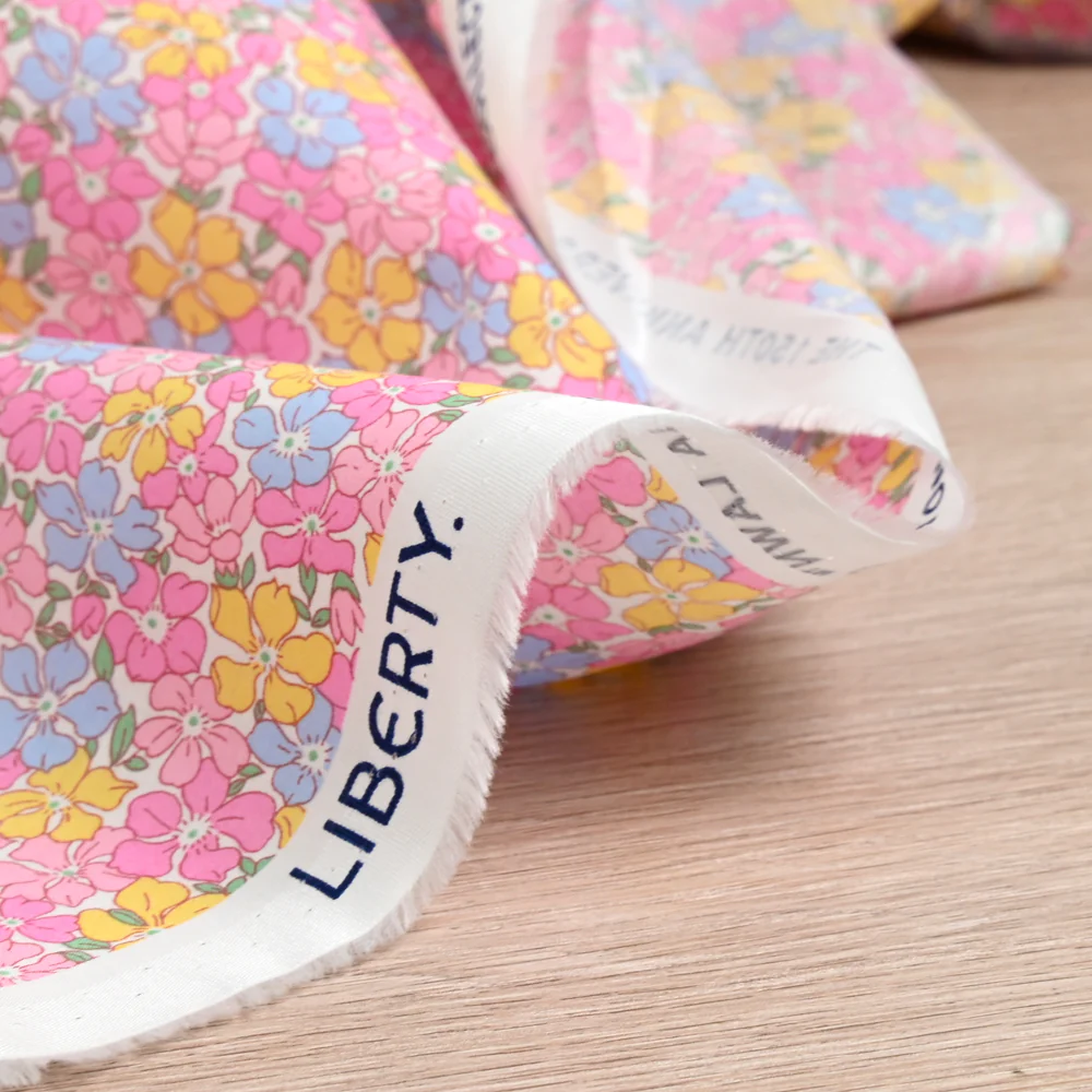 Coton liberty ® 150th Sadie Rose, bleu, jaune et rose au mètre - Image 5