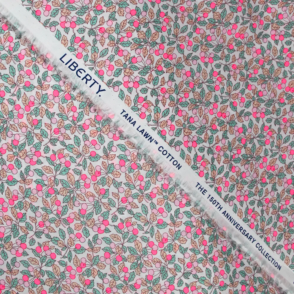 Coton liberty ® 150th Colleen's Orchard rose fluo au mètre - Image 5