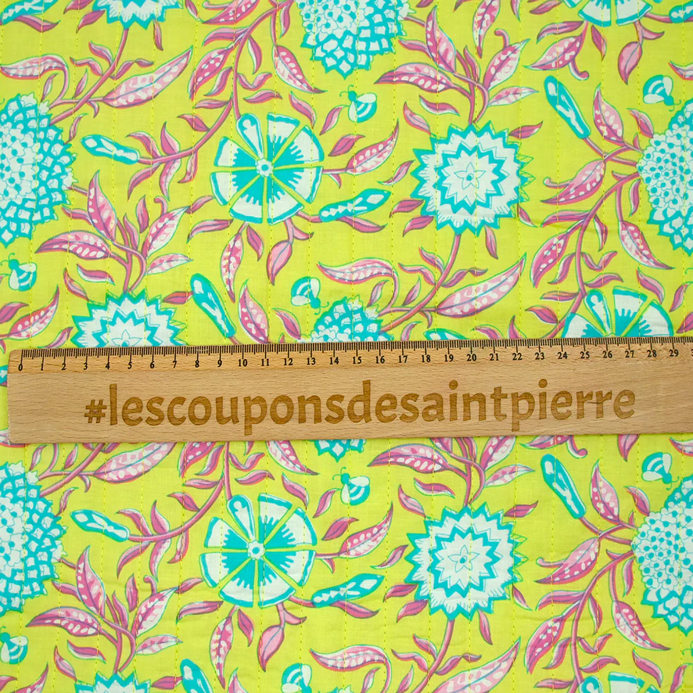 Coton matelassé double face ethnique et fleurs vert anis au mètre - Image 4