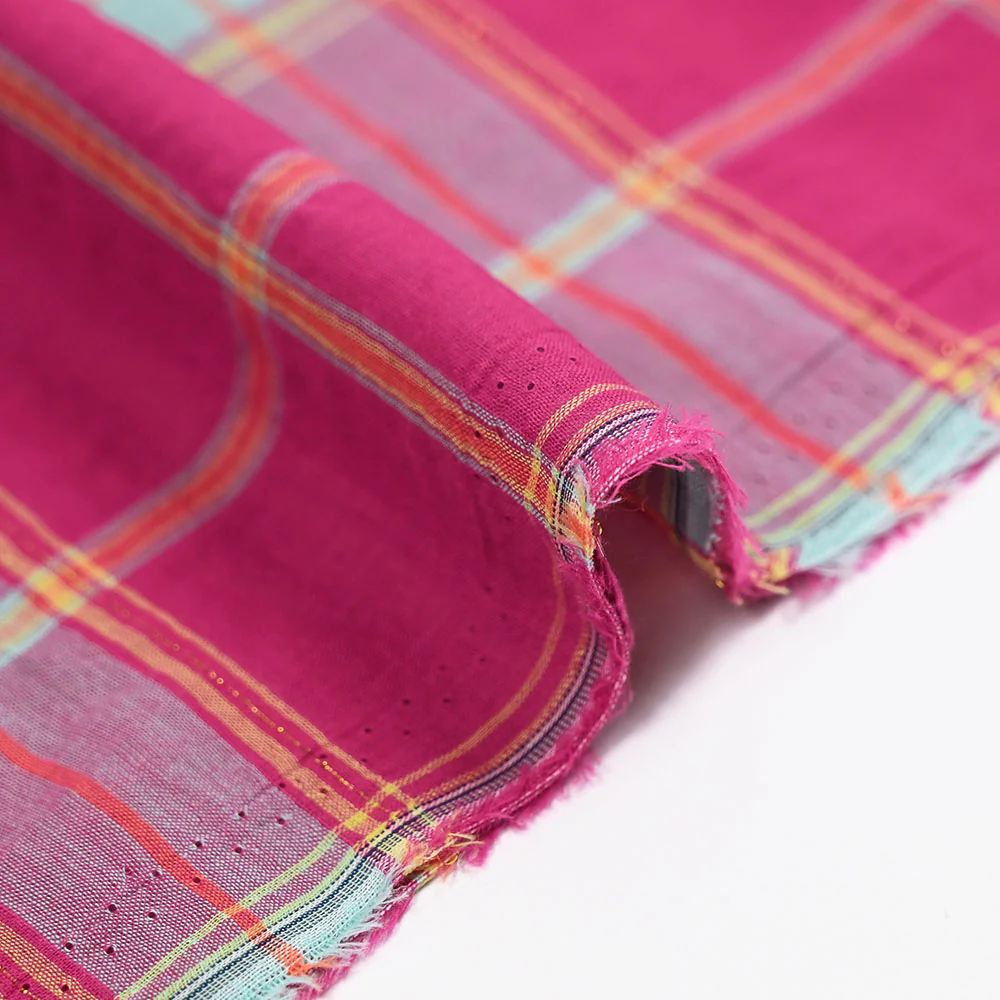 Coton tissé-teint carreaux lurex doré fond rose - Image 6