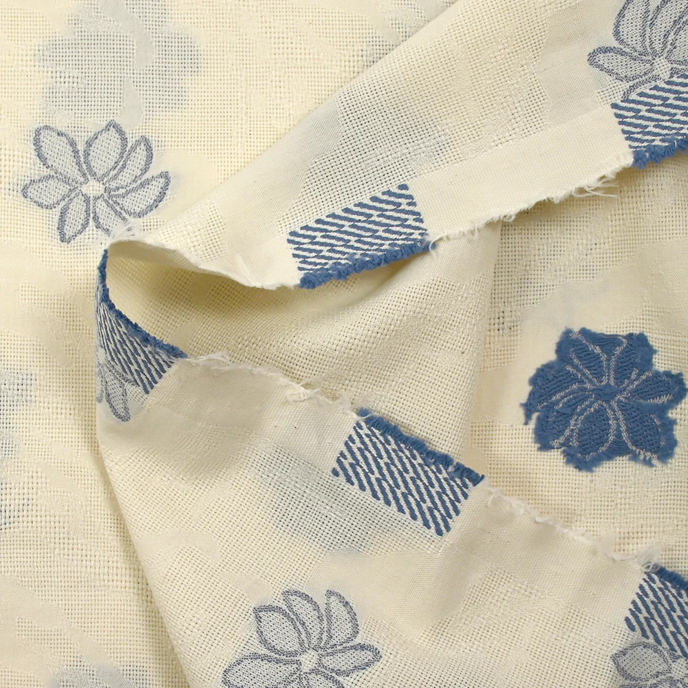 Coton tissé-teint jacquard Flora bleu fond écru - Image 6