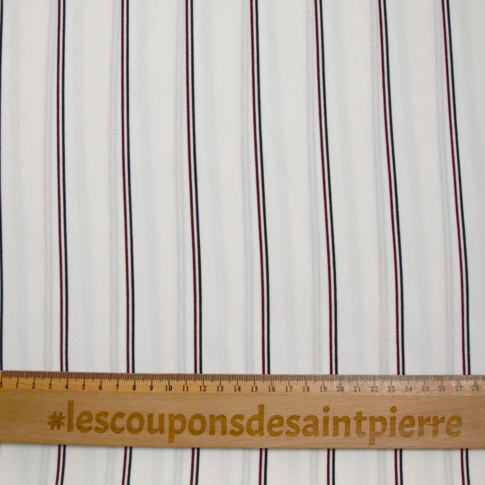 Crêpe de polyester imprimé rayures fond blanc cassé - Image 3