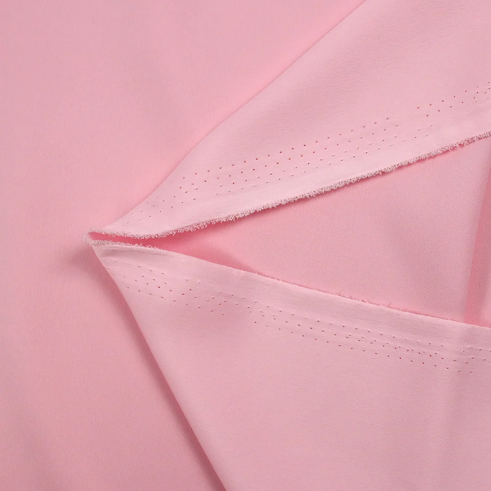 Crêpe envers satin mat rose layette - Image 3