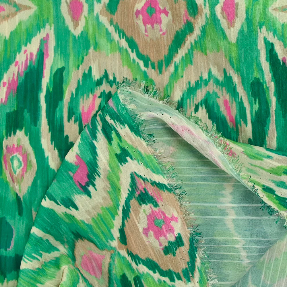 Crêpe imprimé rivière fond vert - Image 4