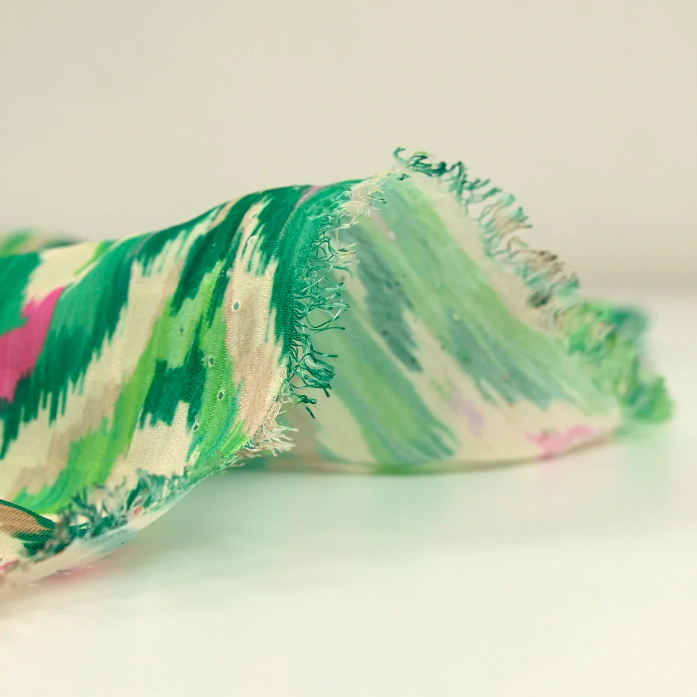 Crêpe imprimé rivière fond vert - Image 5
