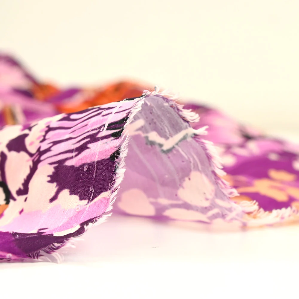Crêpe imprimé fleurésia fond violet - Image 5