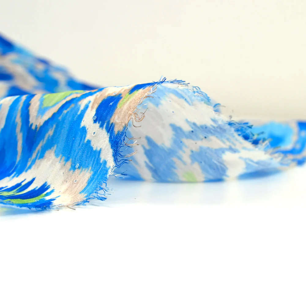 Crêpe imprimé rivière fond bleu - Image 5