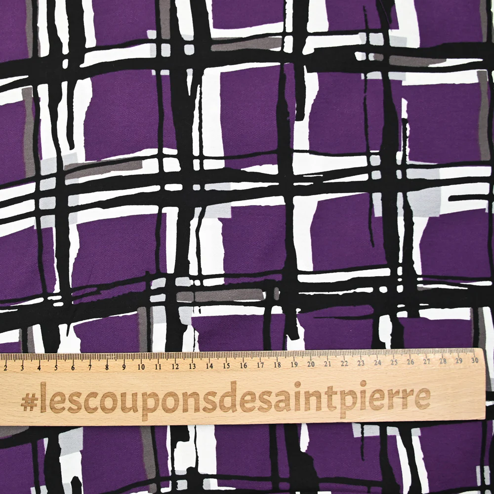 Crêpe viscose imprimé à carreaux fond violet - Image 4