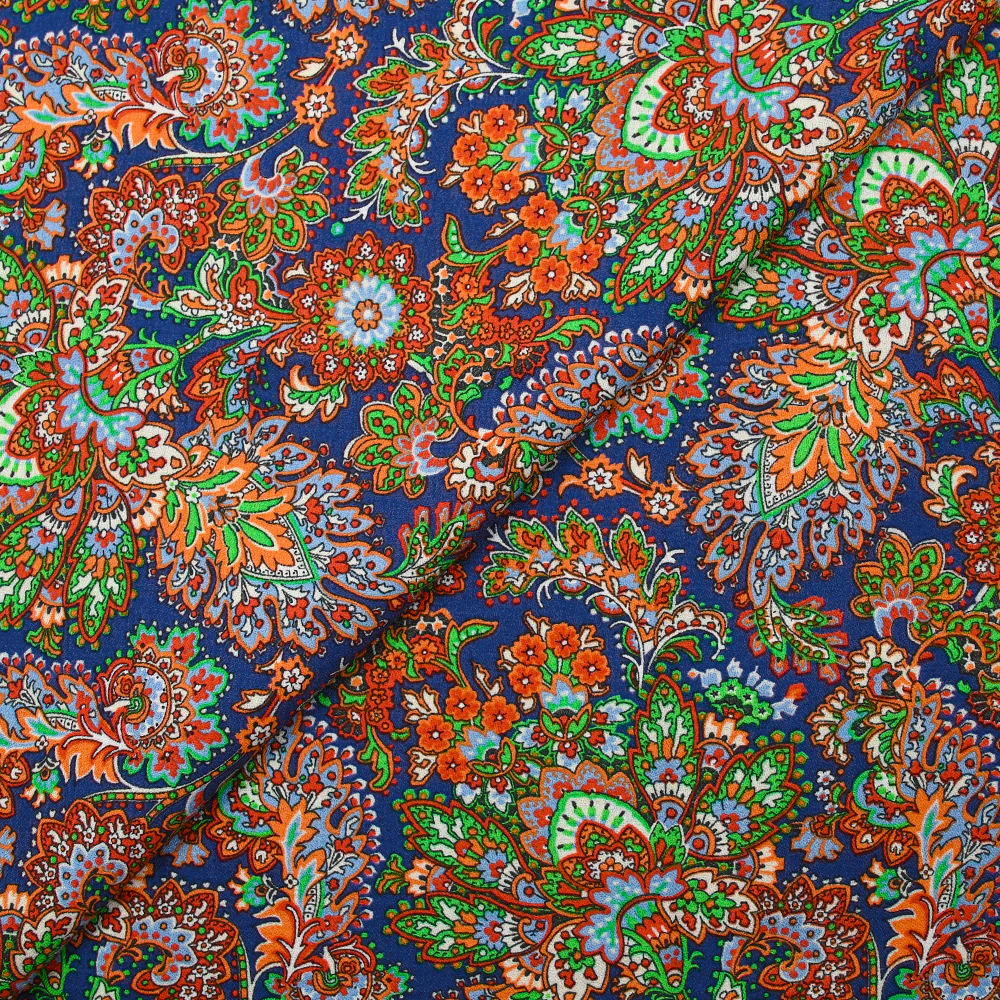 Crêpe viscose imprimé cachemire en fleurs fond bleu roi - Image 4