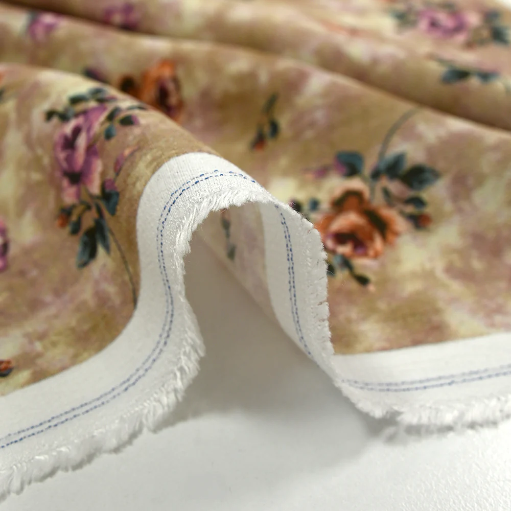 CrĂȘpe viscose imprimĂ© fleurs d'antan fond taupe brumeux - Image 6