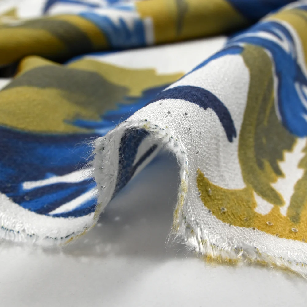 Crêpe viscose imprimé jungle anis et bleu fond blanc - Image 5