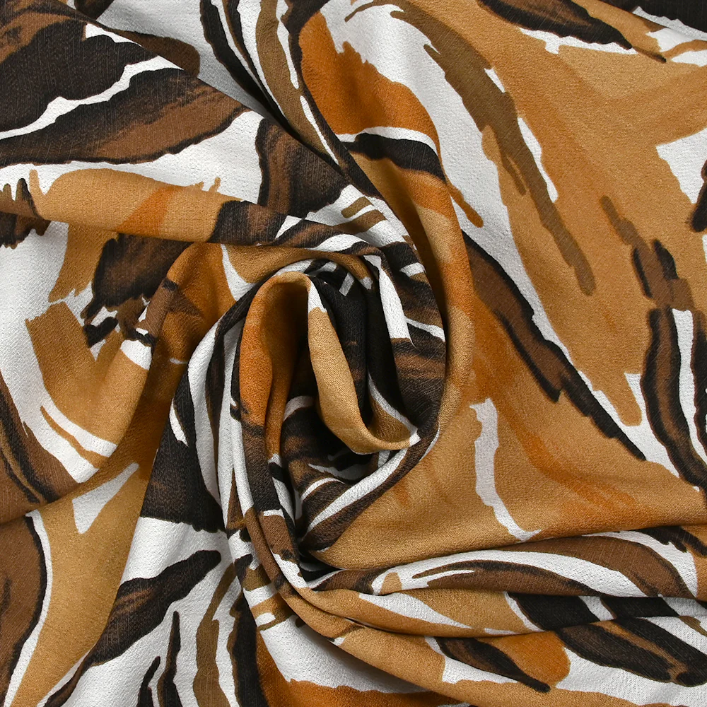 Crêpe viscose imprimé jungle marron fond blanc - Image 2
