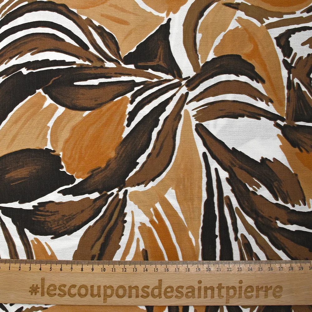Crêpe viscose imprimé jungle marron fond blanc - Image 3