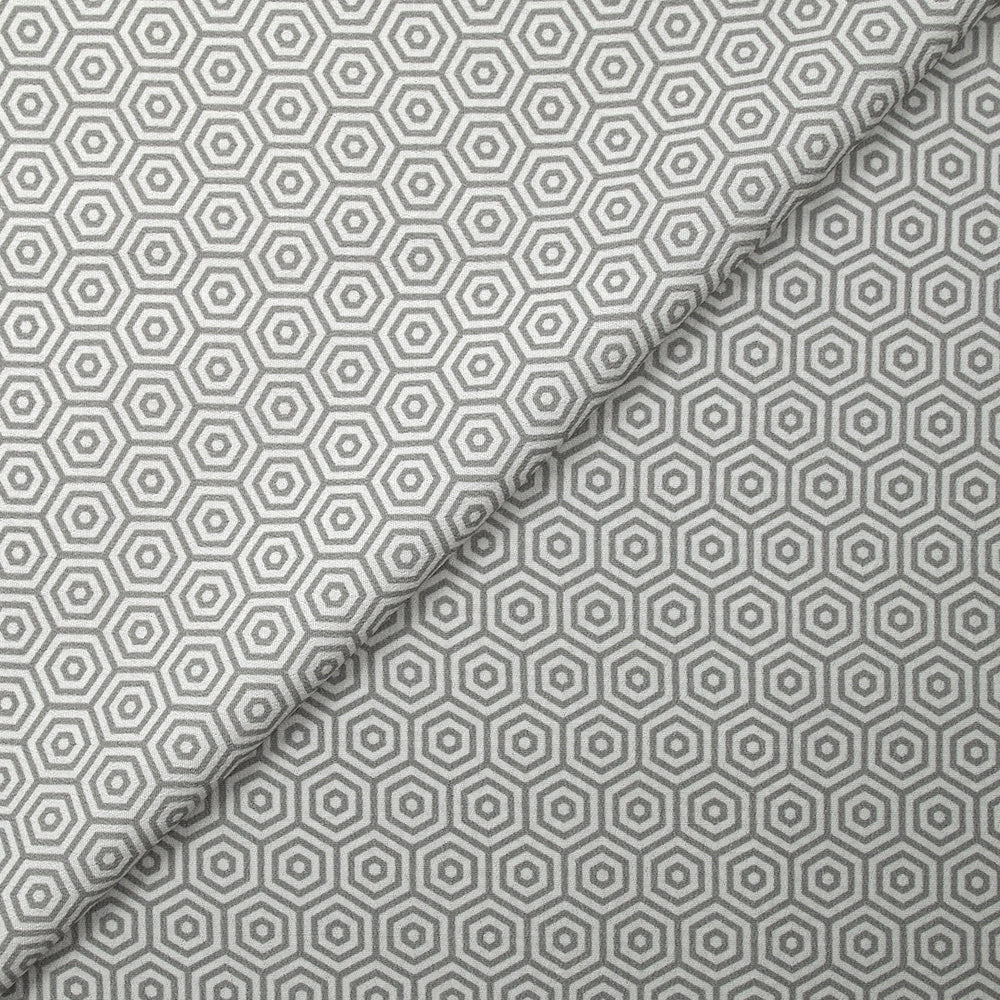 Crêpe viscose imprimé labyrinthe hexagonal gris et blanc - Image 4