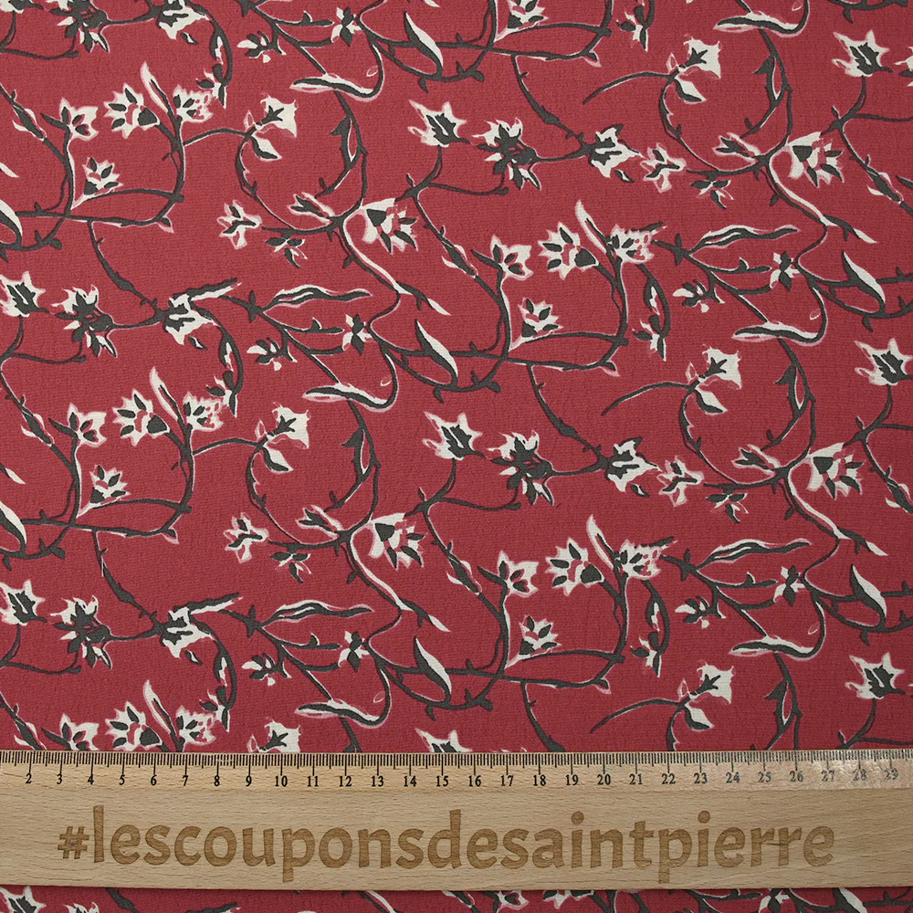 Crêpe viscose imprimé lien floral fond bordeaux - Image 3