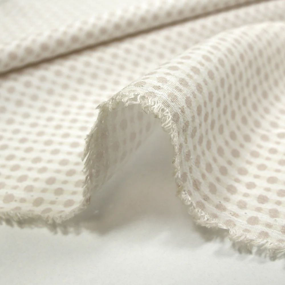 Crêpe viscose imprimé nuance de pois grège fond blanc - Image 6