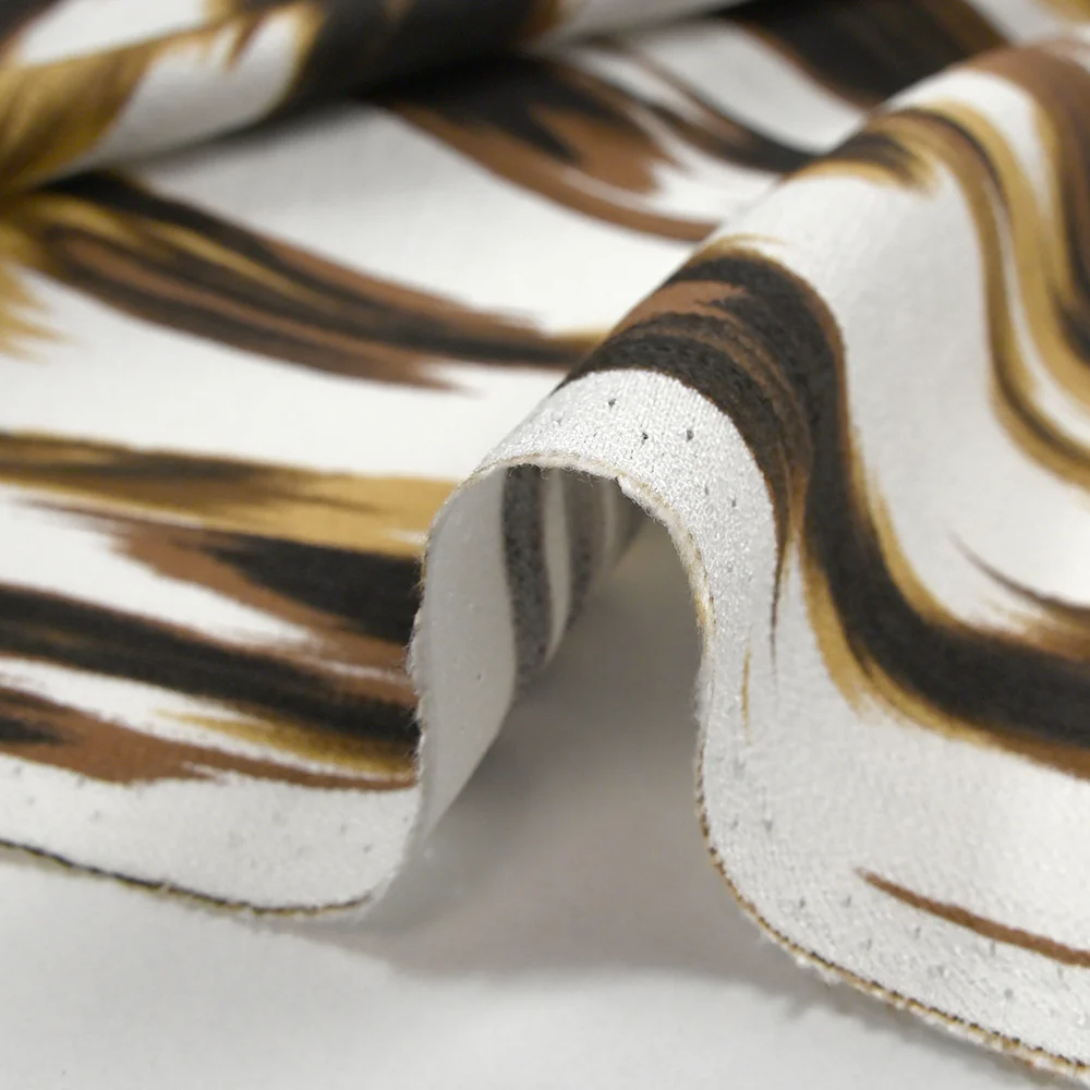 Crêpe viscose imprimé ondes abstraites marron fond blanc - Image 6