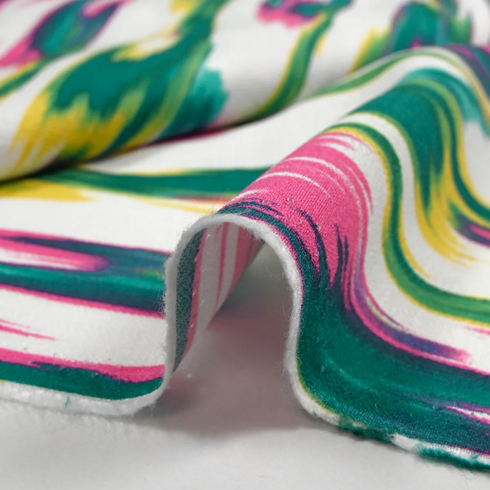 Crêpe viscose imprimé ondes abstraites turquoise et rose fond blanc - Image 6