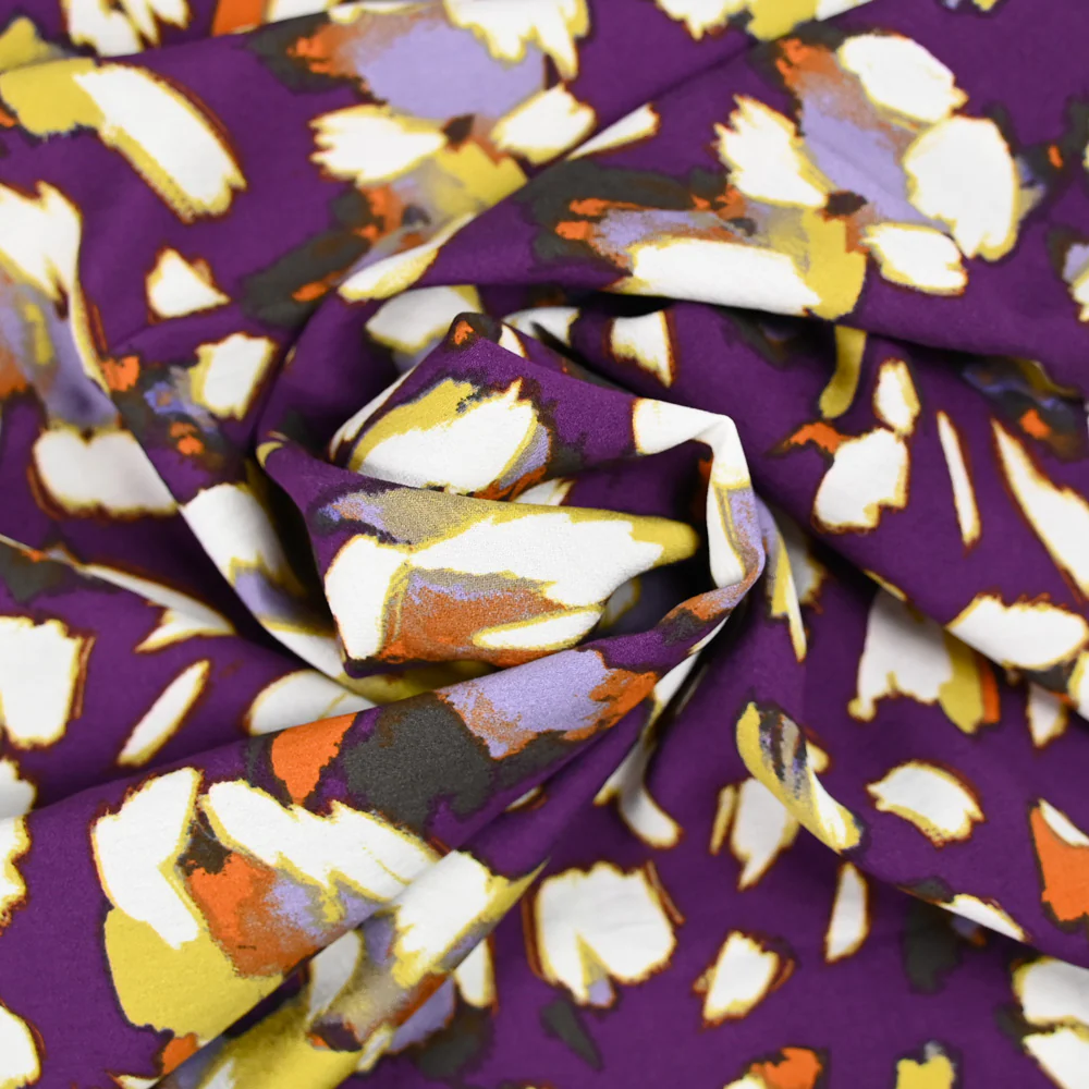 Crêpe viscose imprimé peinture fond violet - Image 2