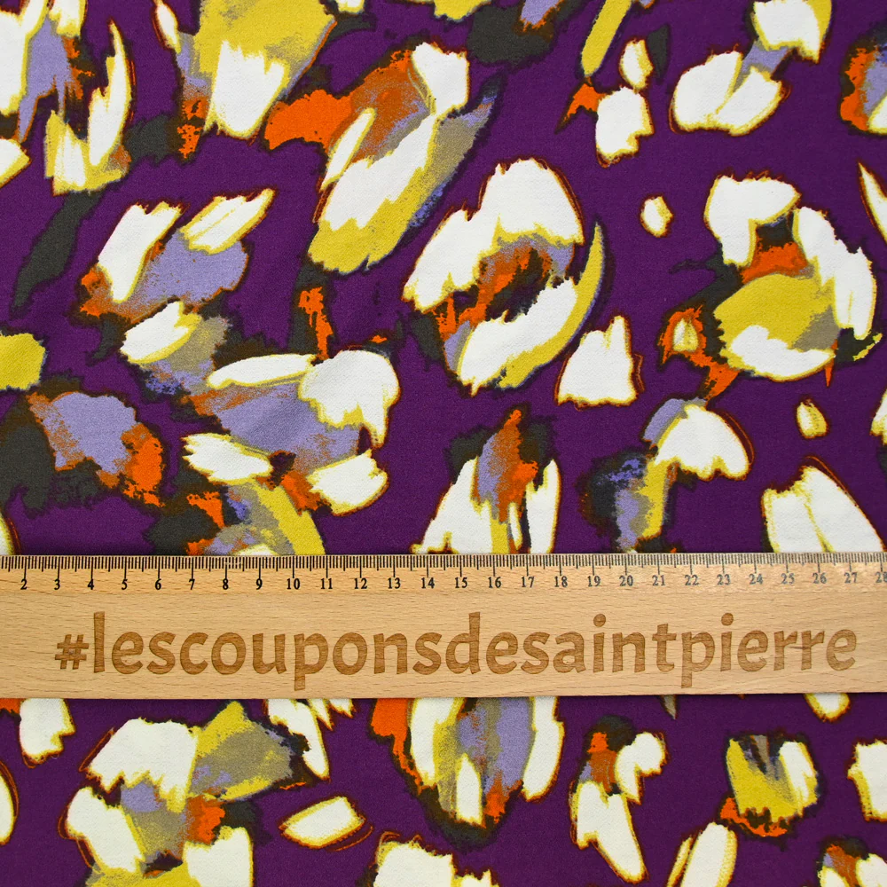 Crêpe viscose imprimé peinture fond violet - Image 4