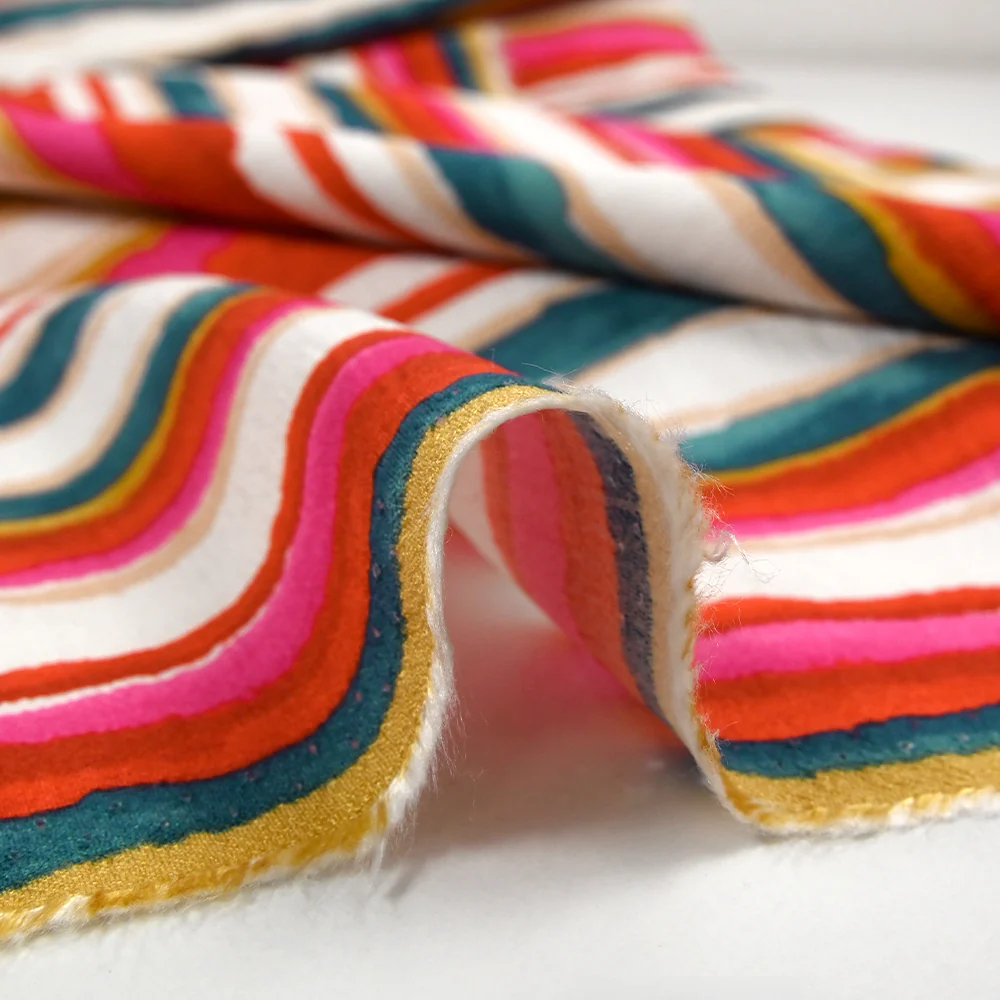 Crêpe viscose imprimé rayures en couleur fond blanc - Image 6