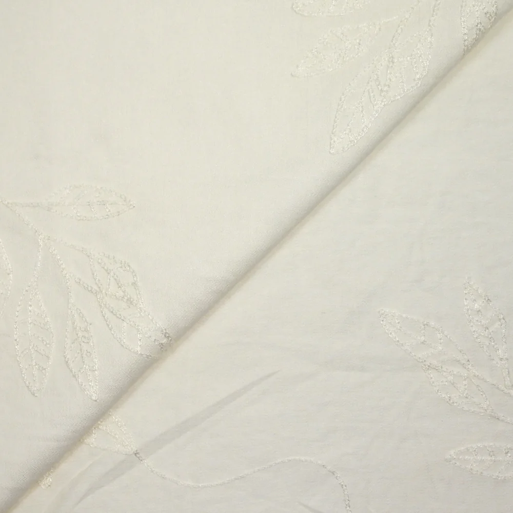 Crêpe viscose Lily brodé feuillage blanc cassé