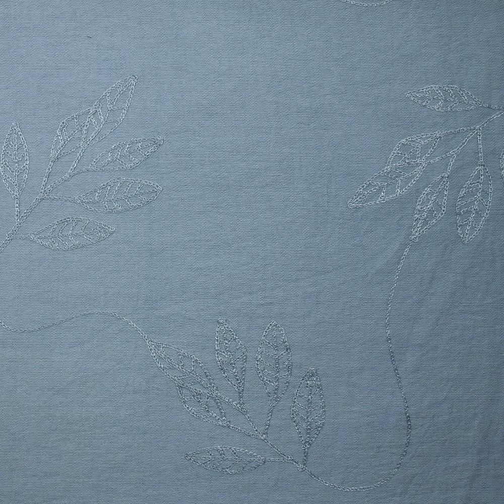 CrĂȘpe viscose Lily brodĂ© feuillage bleu barbeau