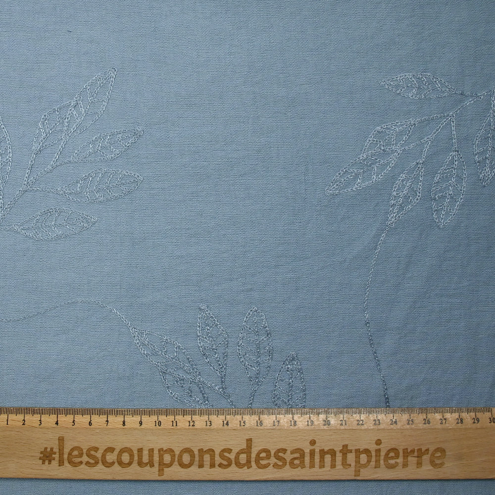 CrĂȘpe viscose Lily brodĂ© feuillage bleu barbeau - Image 3