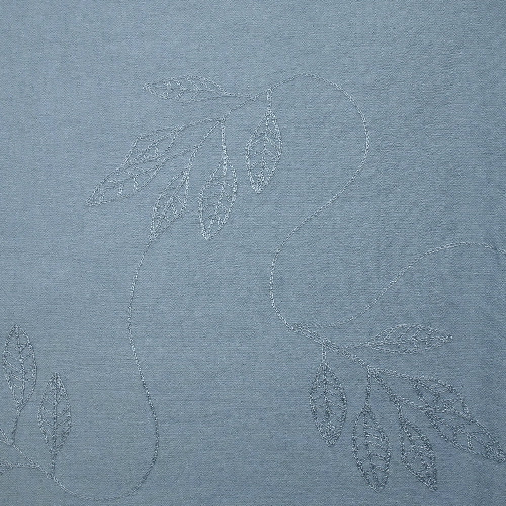 CrĂȘpe viscose Lily brodĂ© feuillage bleu barbeau - Image 4