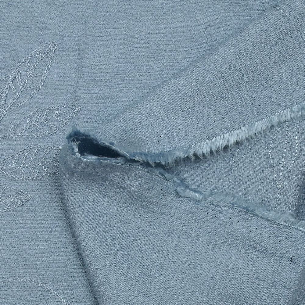 CrĂȘpe viscose Lily brodĂ© feuillage bleu barbeau - Image 6