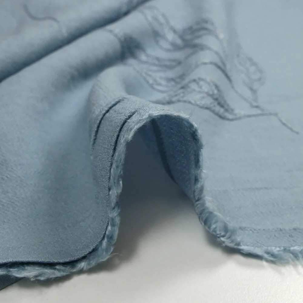 CrĂȘpe viscose Lily brodĂ© feuillage bleu barbeau - Image 7