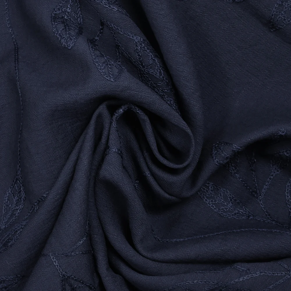 Crêpe viscose Lily brodé feuillage marine - Image 2