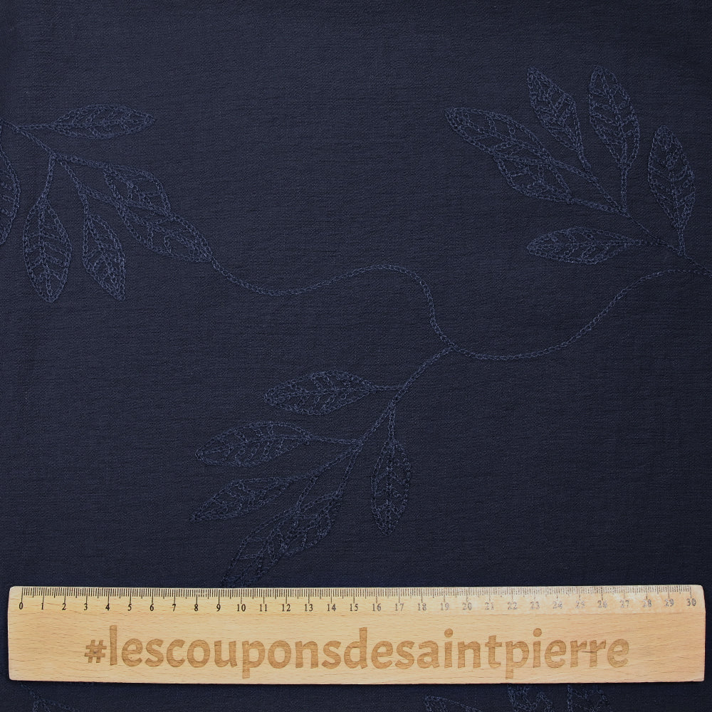 Crêpe viscose Lily brodé feuillage marine - Image 3