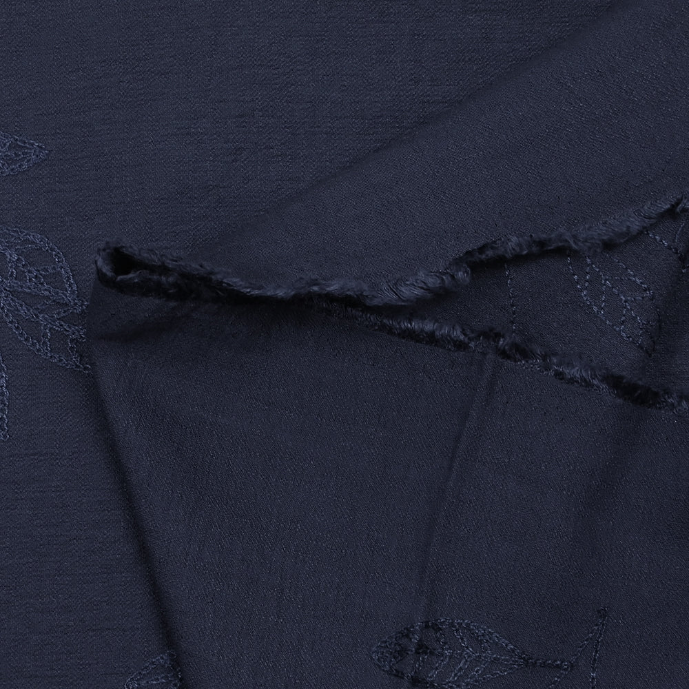 Crêpe viscose Lily brodé feuillage marine - Image 6