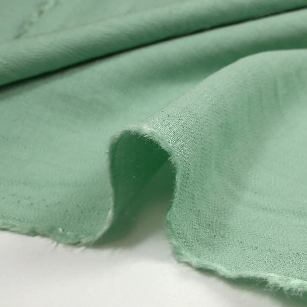 Crêpe viscose Lily brodé feuillage vert d'eau - Image 7