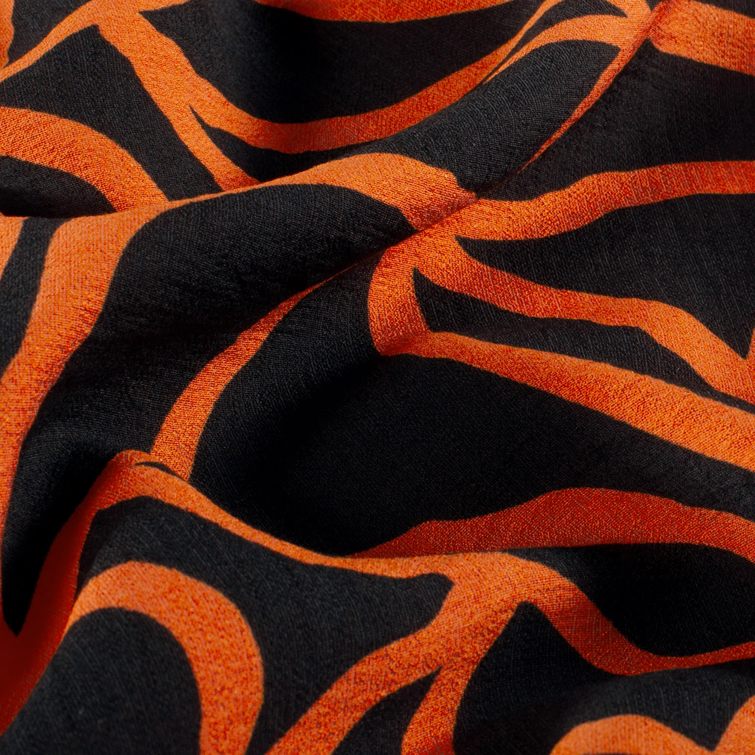 Crêpe viscose ottoman imprimé spaghetti orange fond noir - Image 3