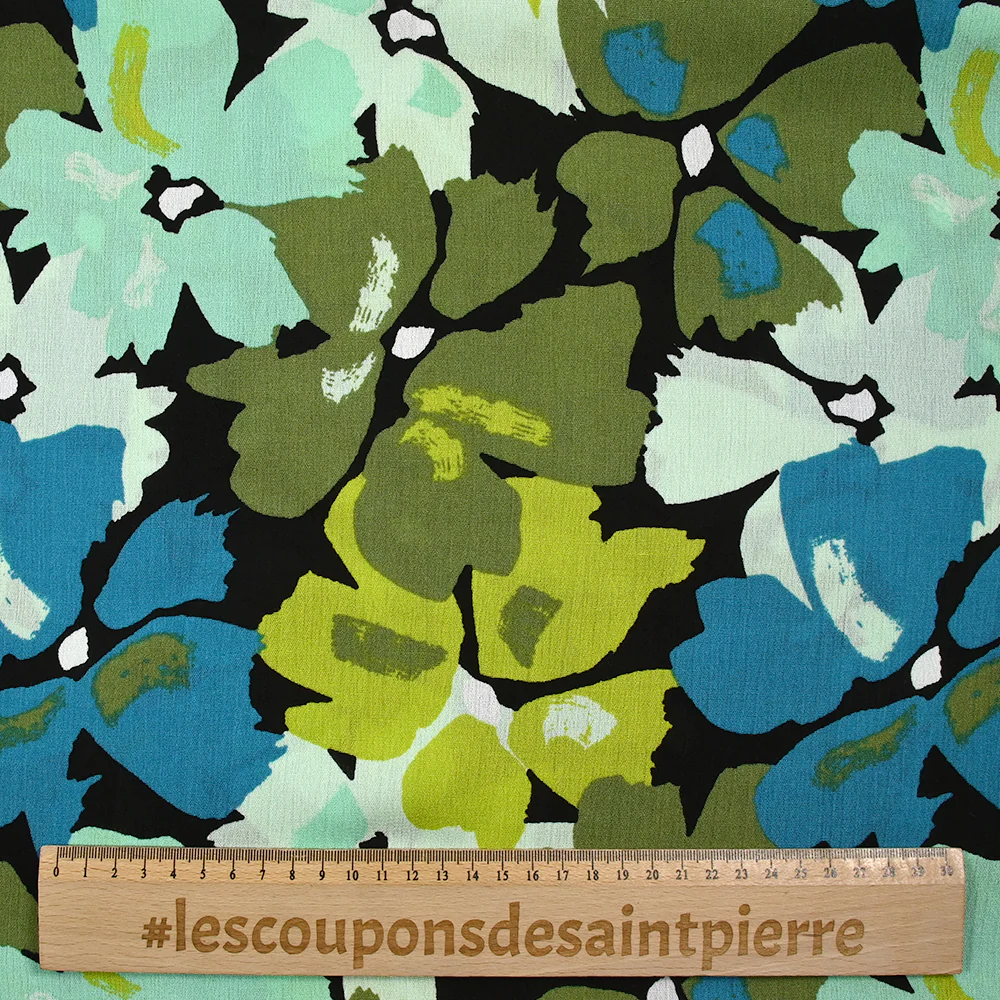 Crépon de viscose imprimé éclat de fleurs pétrole et anis fond noir - Image 3