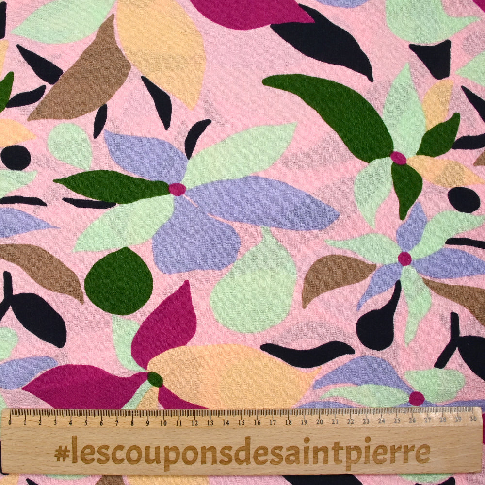 Crépon de viscose imprimé palette florale fond rose - Image 3