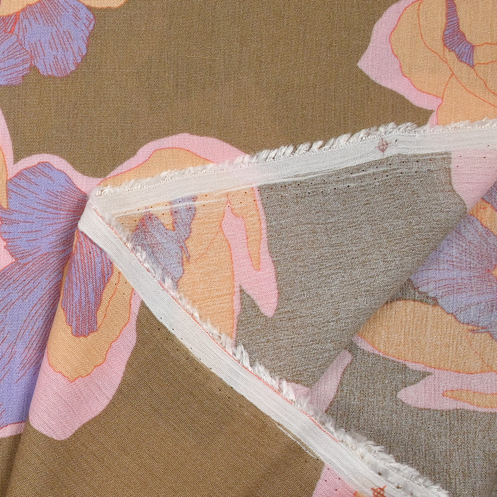 Crépon de viscose imprimé pivoine élégante fond taupe - Image 5