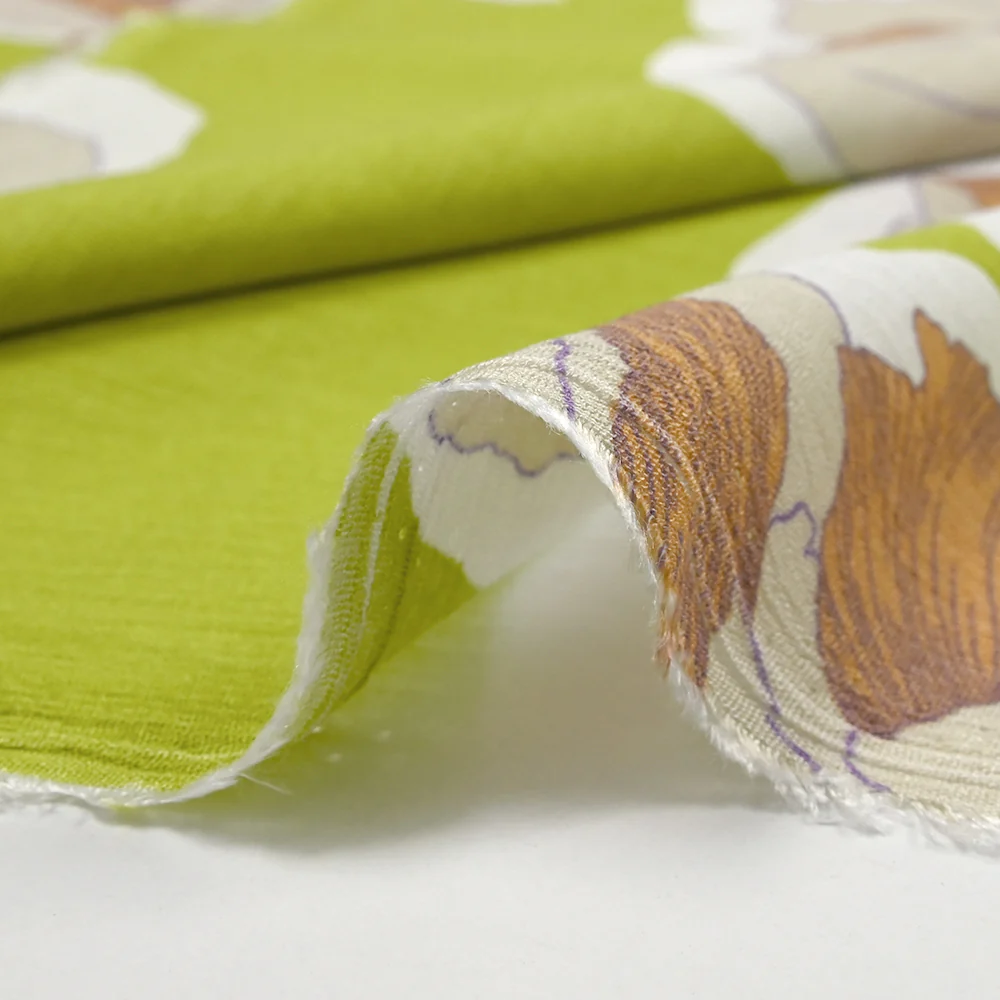 Crépon de viscose imprimé pivoine élégante fond vert anis - Image 6