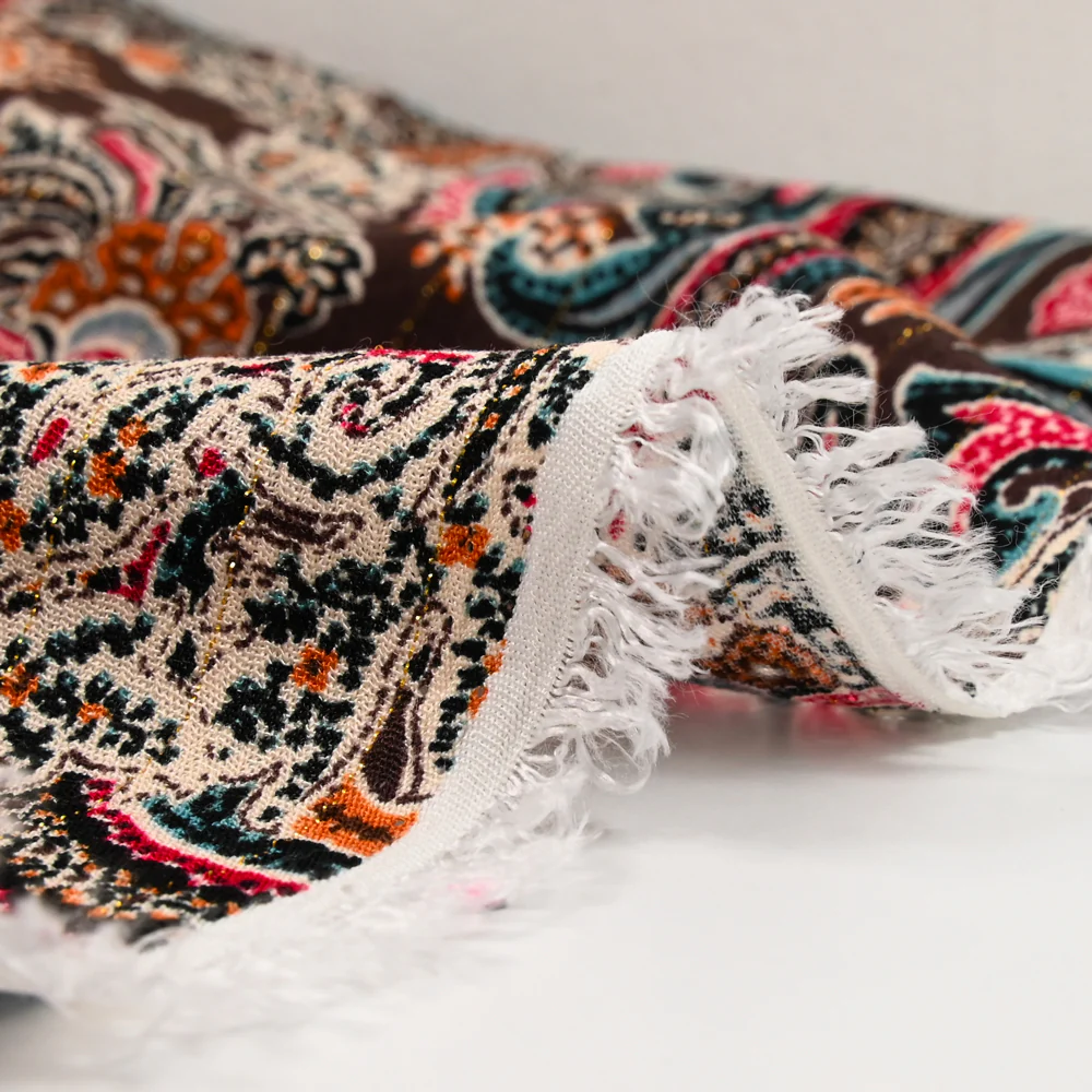 Crépon viscose lurex imprimé arabesque de fleurs fond marron foncé - Image 6
