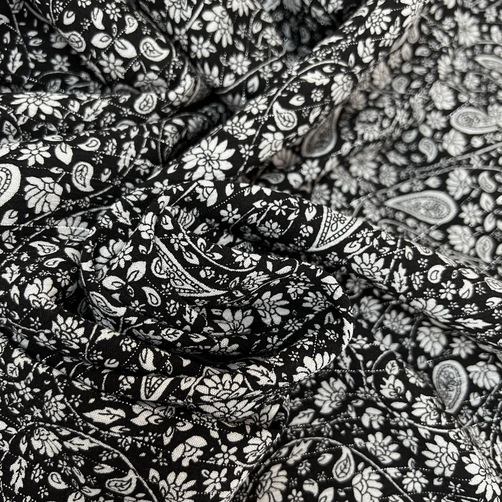Crépon viscose rayé lurex argent cachemire fond noir - Image 2
