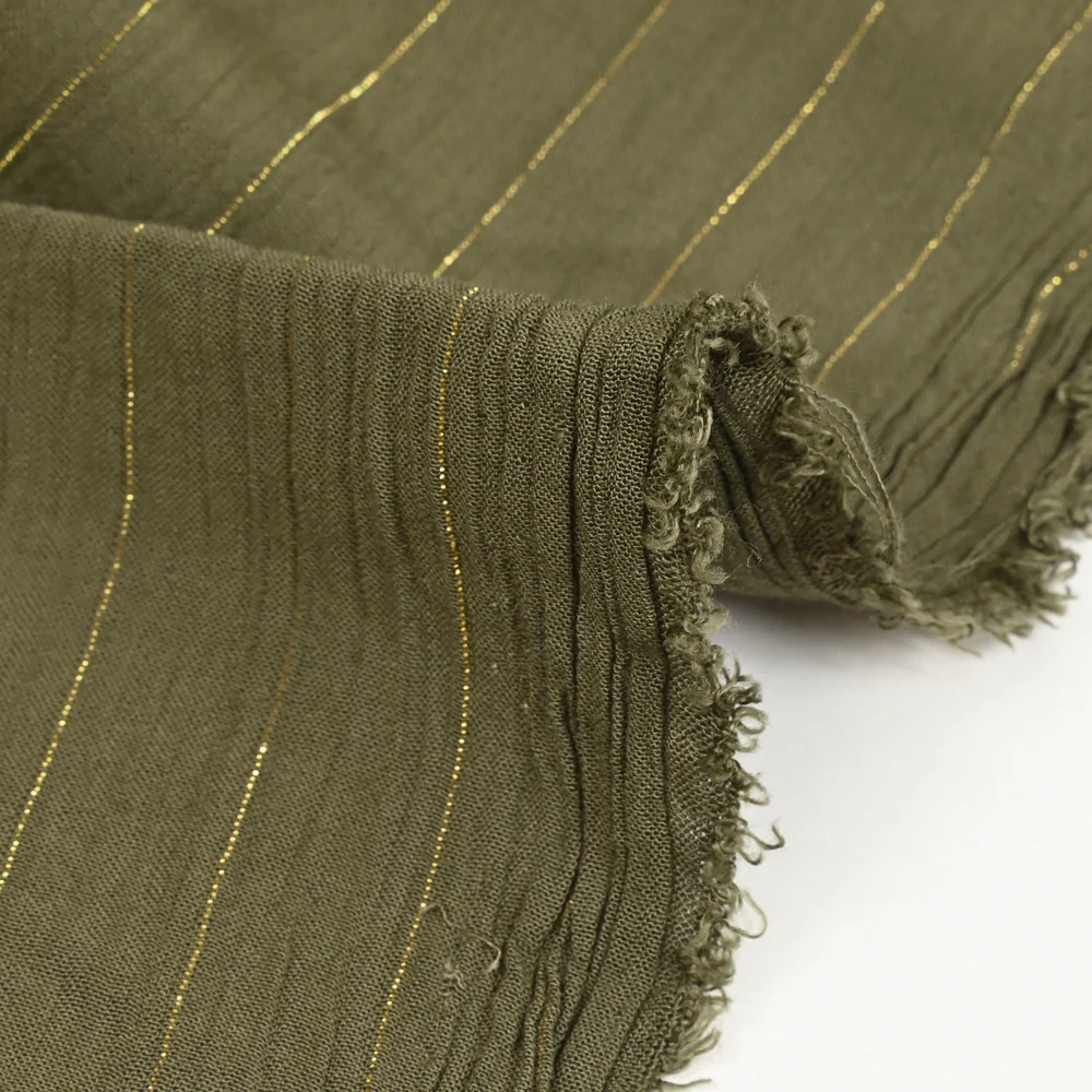 Crépon viscose rayé lurex doré fond kaki - Image 4