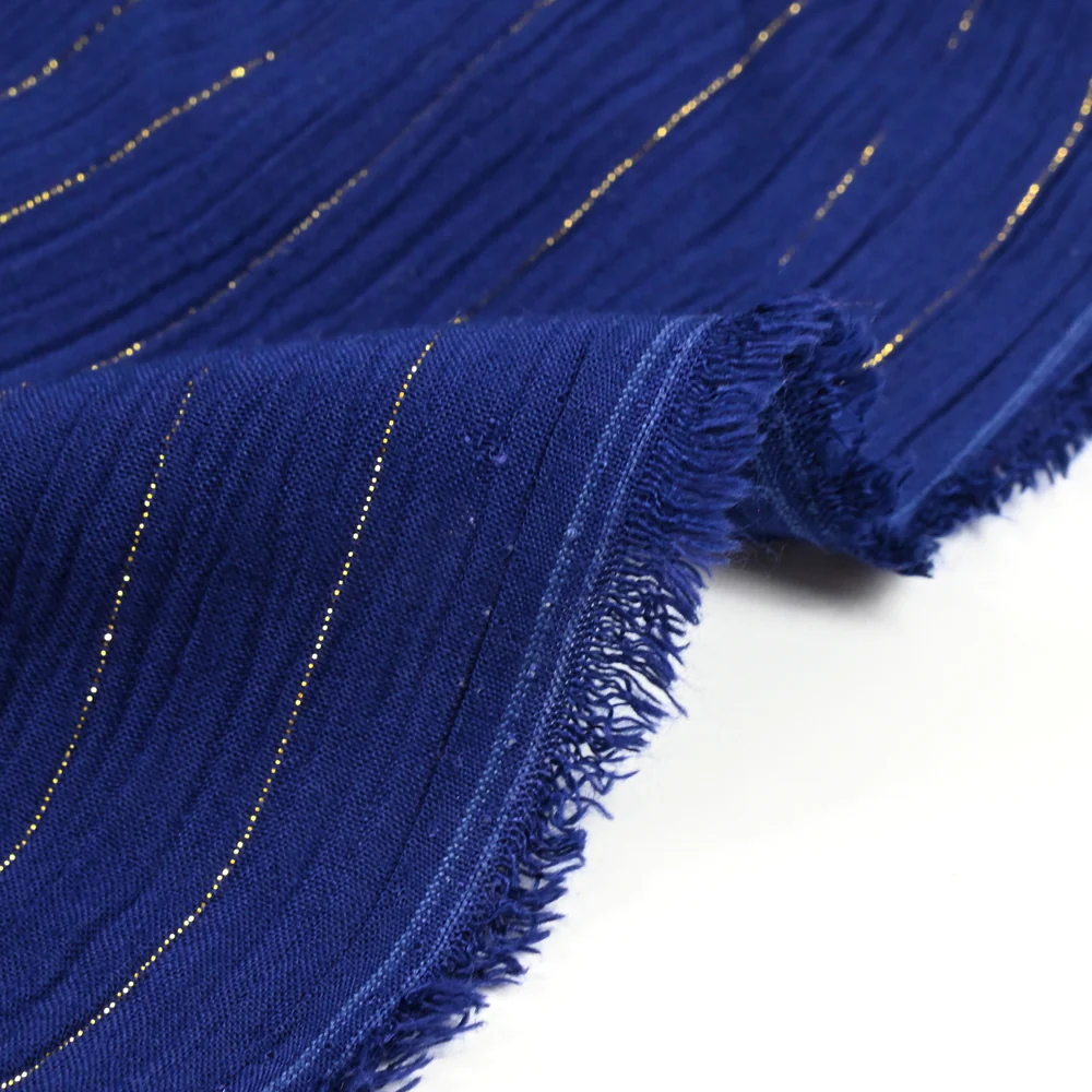 Crépon viscose rayé lurex doré fond marine - Image 4