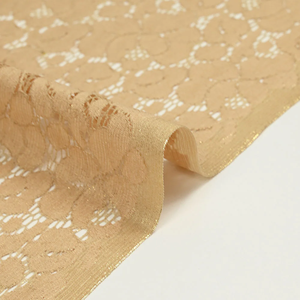 Dentelle fond beige rosé et irisé doré - Image 5