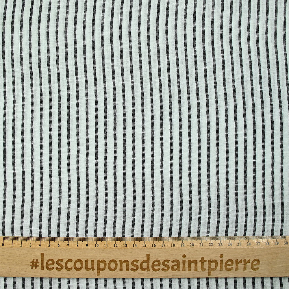 Étamine de polyester fines rayures fond noir - Image 3