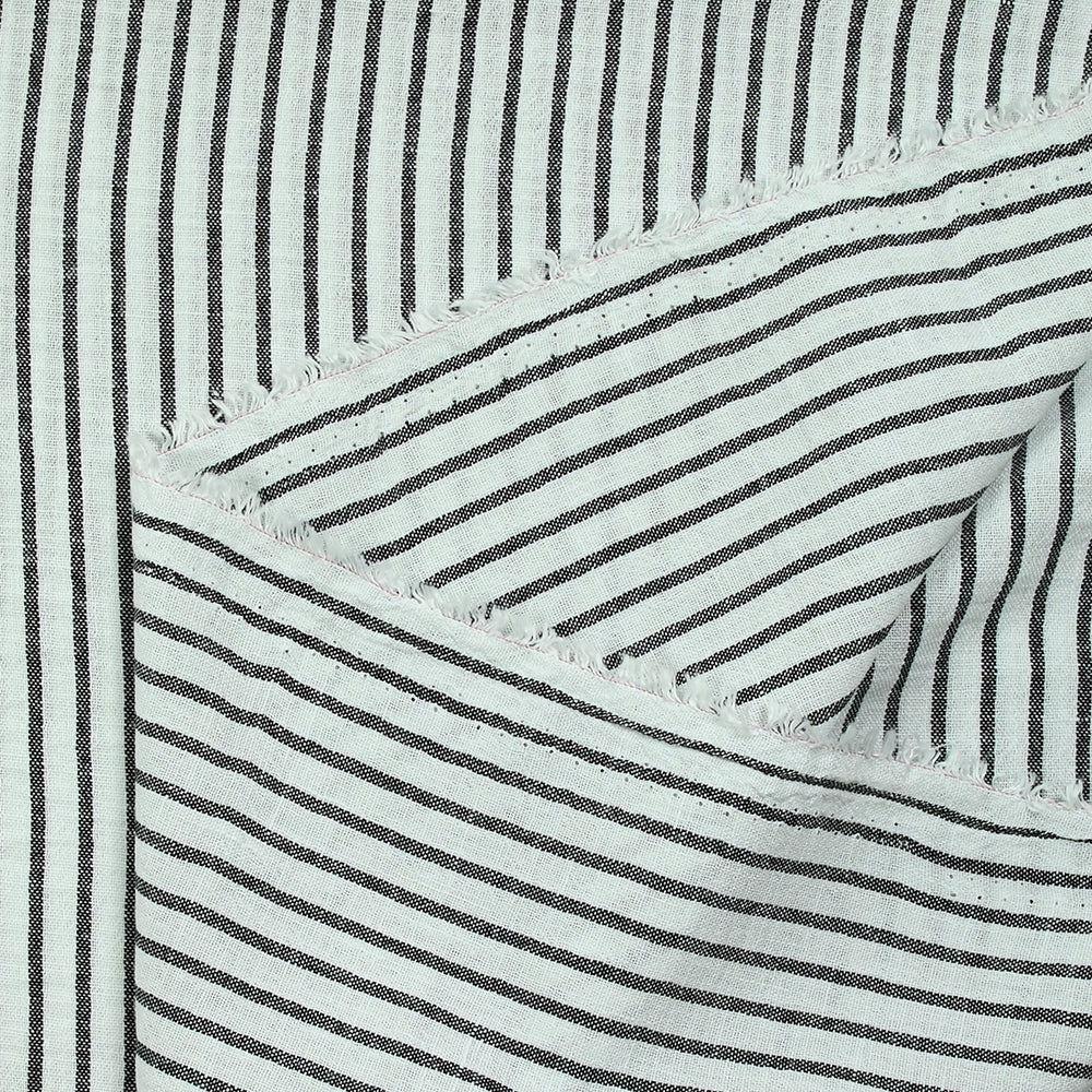 Étamine de polyester fines rayures fond noir - Image 6