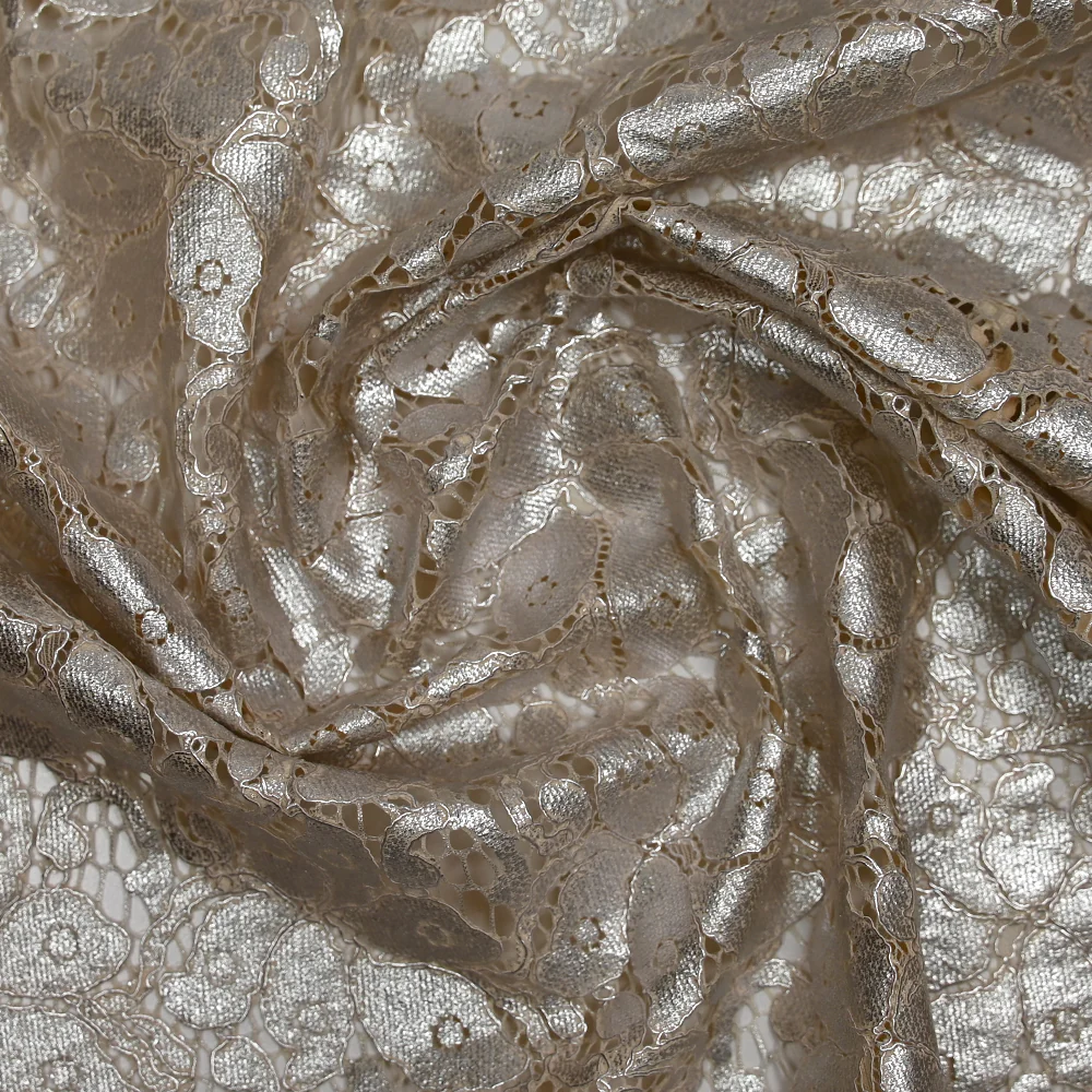 Guipure de coton lamée argent sur fond écru - Image 2