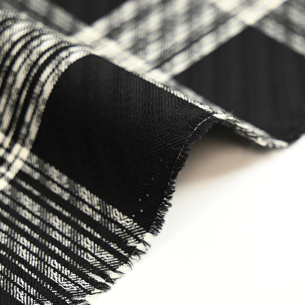 Jacquard de laine mélangée à carreaux écru fond noir - Image 6